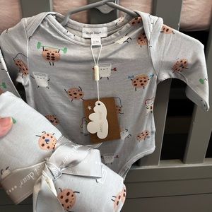NWT Angel Dear Matching Onsie & Swaddle Set- Milk & Cookies